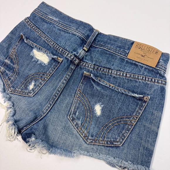 Y2K Hollister Low Rise Booty Shorts Womens Size 3 Distressed Light‎ Wash Denim - Picture 5 of 8